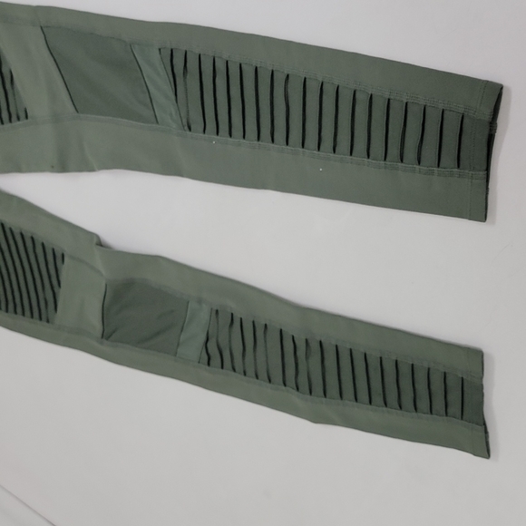 Alo Yoga High Waist Moto Legging Jungle M (one small hole) - Picture 5 of 11